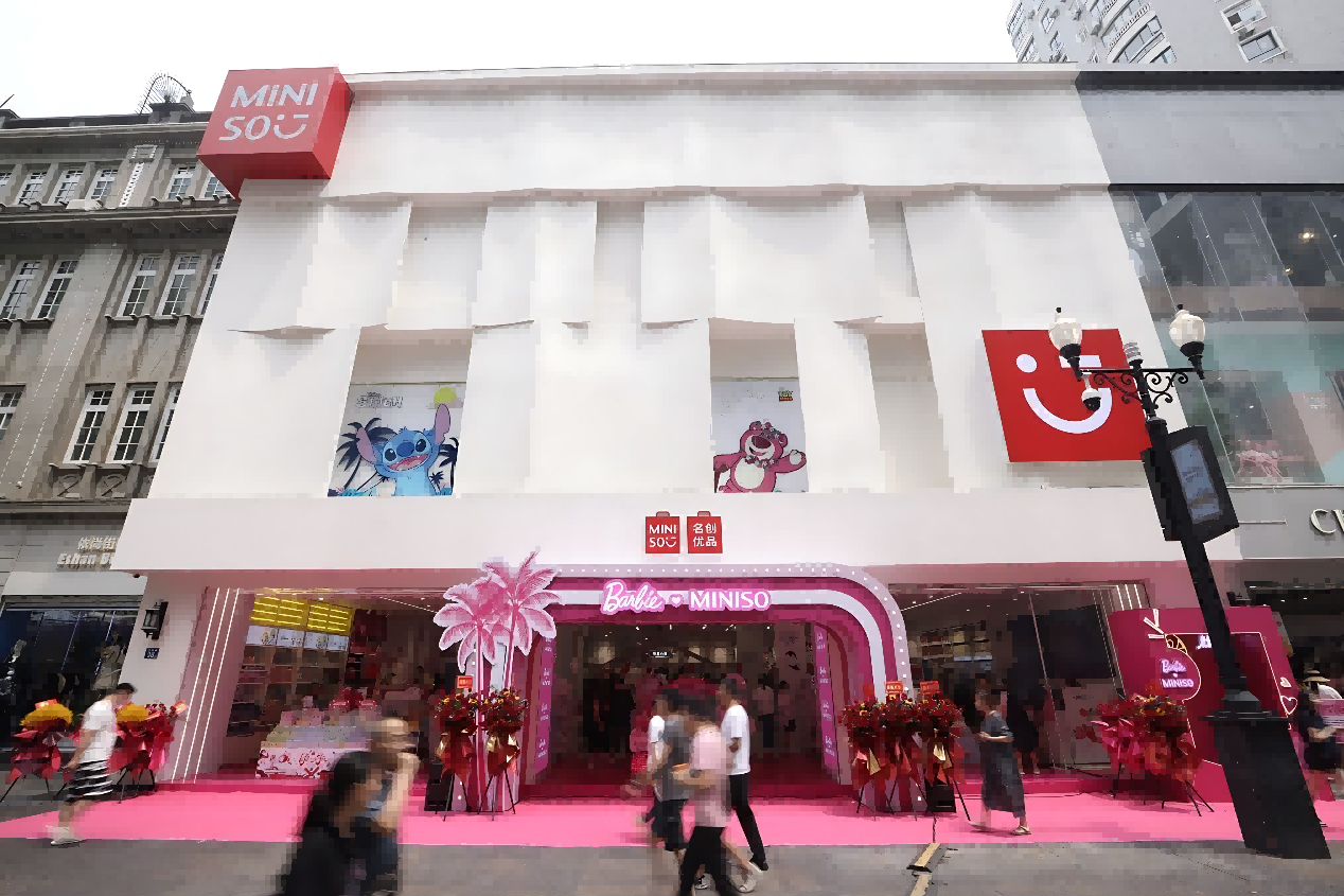 名創(chuàng)優(yōu)品城市形象店再度登陸華中，
與武漢頂流商圈“默契交手”